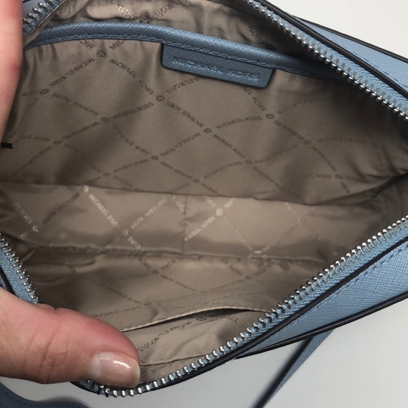 NWT Michael Kors Jet Set item crossbody - Picture 5 of 8